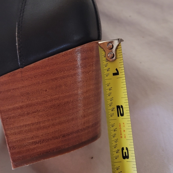 Chic Black Leather Heeled Boots - Picture 5 of 6